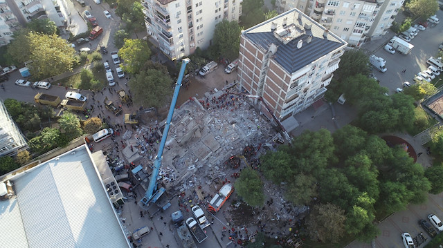 Depremde çöken Doğanlar Apartmanı'nın enkazında arama çalışmaları havadan görüntülendi.