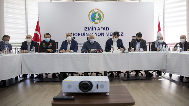 Bakanlar, İzmir AFAD Koordinasyon Merkezi'nde düzenlenen toplantıda konuştu.