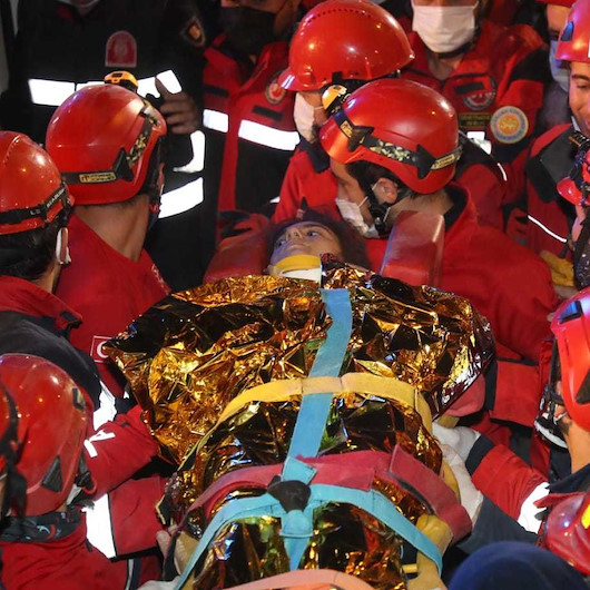 İzmir'de 58'inci saatte gelen mucize: İdil Şirin enkazdan sağ çıkartıldı