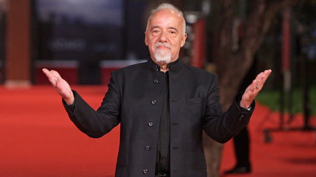 Paulo Coelho.