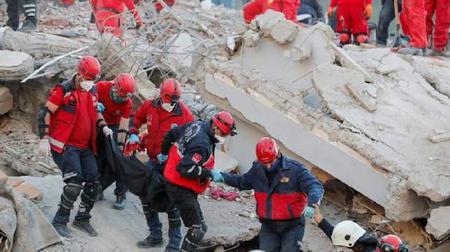 تركيا: إنقاذ طفلة بعد 65 ساعة على زلزال إزمير