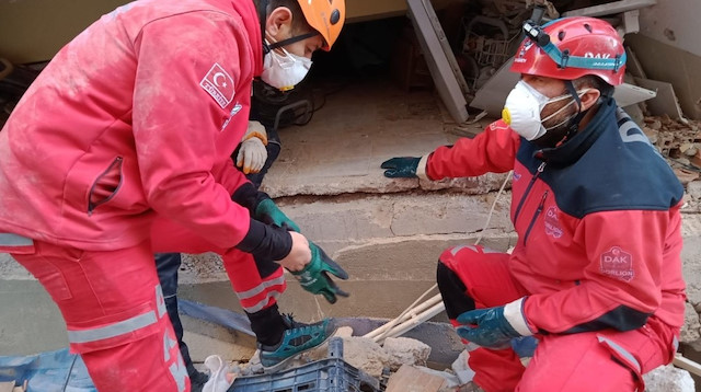 İzmir'deki depremde 79 kişi hayatını kaybetti.