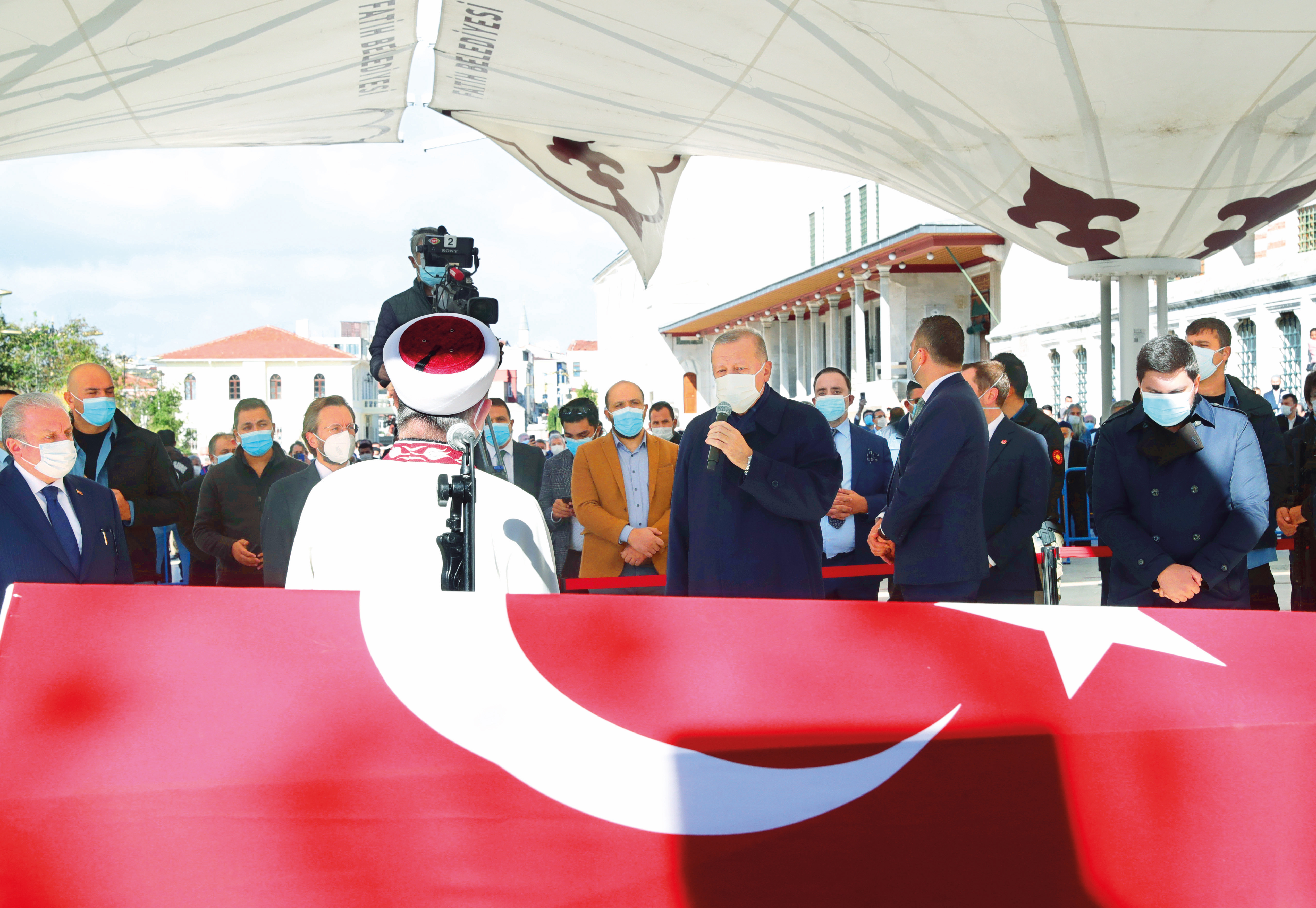 Burhan Kuzu Defnedildi Cumhurbaskani Erdogan Cenaze Torenine Katildi Yeni Safak