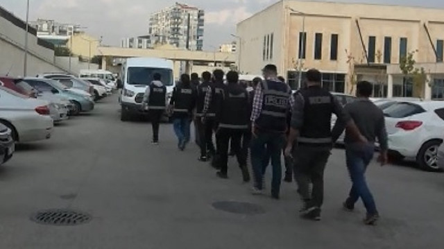 Mardin merkezli operasyonda gözaltına alınan kişiler. 