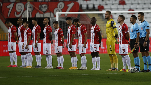 Antalyaspor ligde 8 puanla 11. sırada yer alıyor.