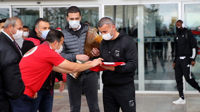 Sivasspor, Karabağ'ı Çırpınırdı Karadeniz türküsüyle karşıladı.