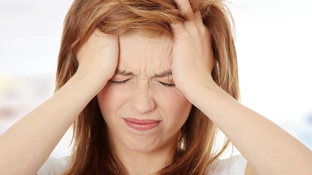  Migren problemi yaşayan hastaların çoğu, atak başlamadan önce ağrının başlamak üzere olduğunu hissedebiliyor. 
