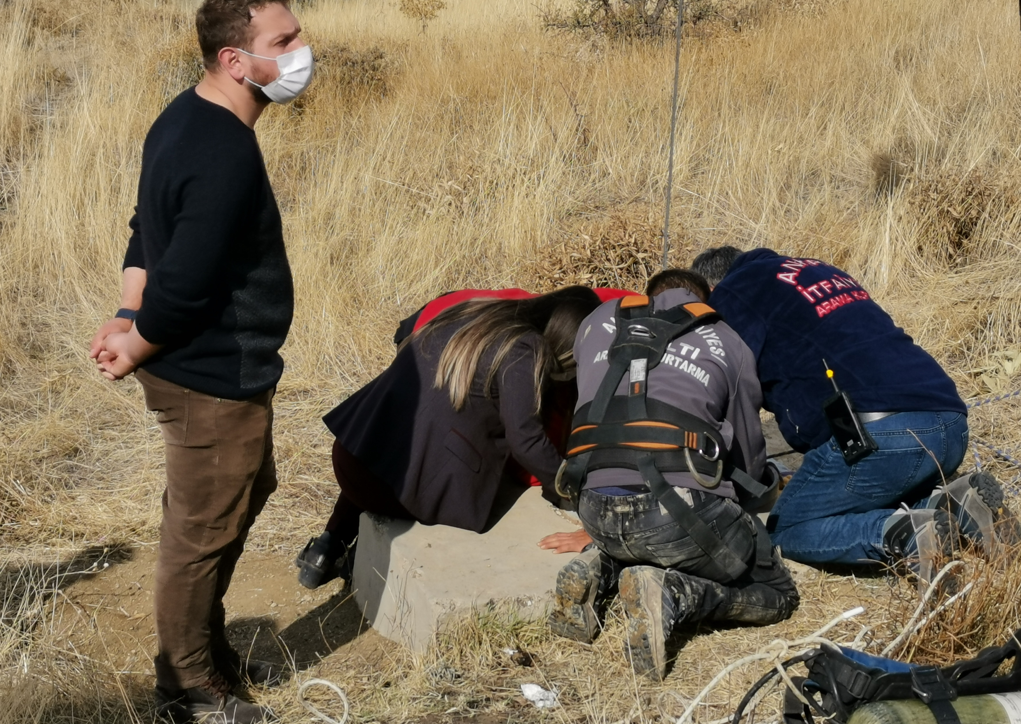 Kuyuda yapılan araştırmada, Korkmaz'a ait olduğu tahmin edilen kafatası ve kemikler bulundu.
