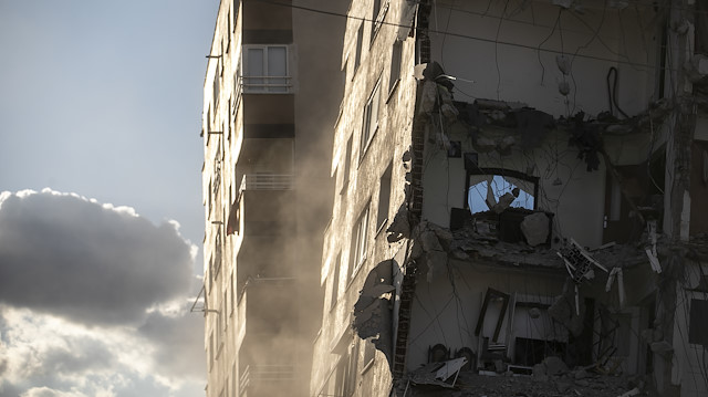 İzmir'deki yıkıma neden olan 6.6 büyüklüğündeki depremde 114 kişinin hayatını kaybetti.