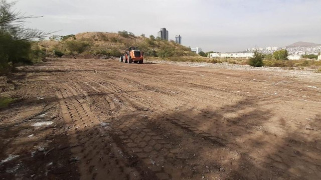 İzmir’de depremzedeler için konteyner kent yapımına başlandı.