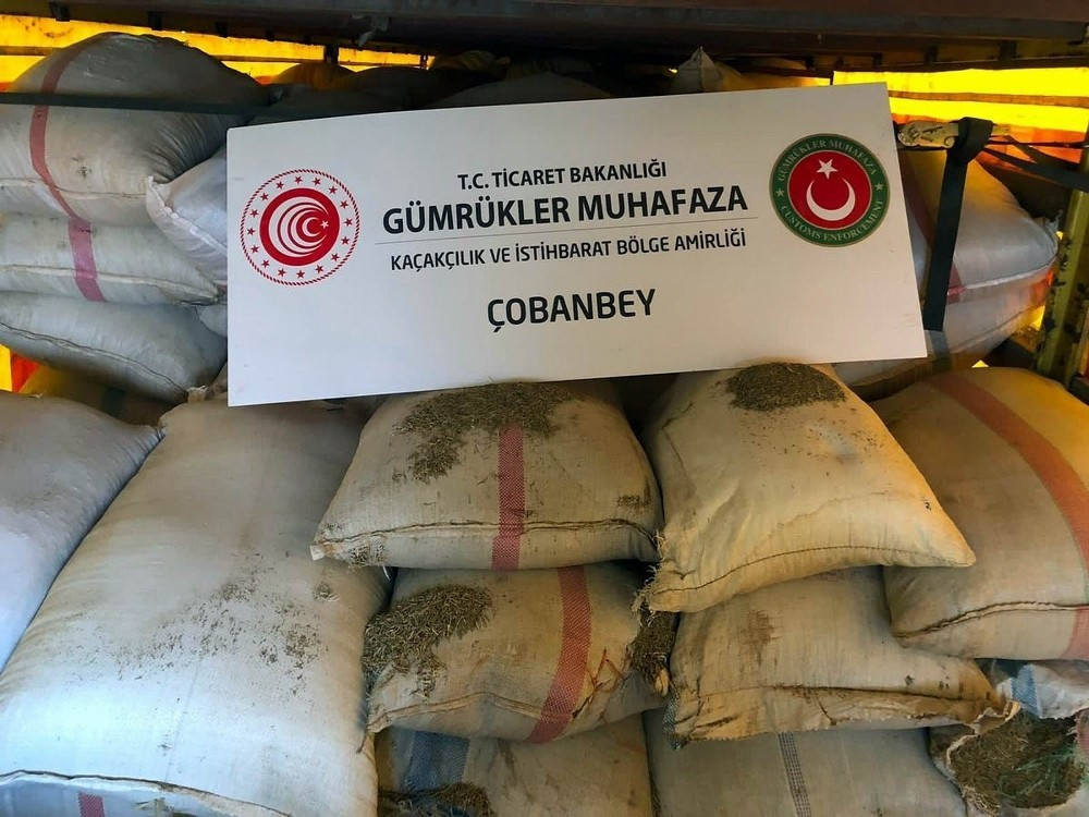 Gümrükler Muhafaza Ekipleri, bitkisel döküntü, artıl ve yan ürünler ele geçirdi.