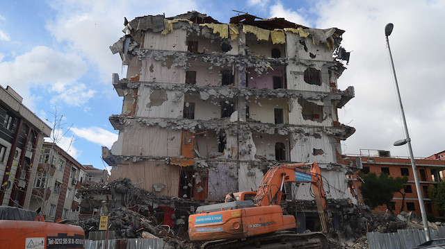 izmir de ilk kez bir fay hattinin uzeri