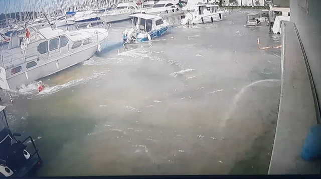 İzmir'de meydana gelen depremden sonra tsunami olmuştu.