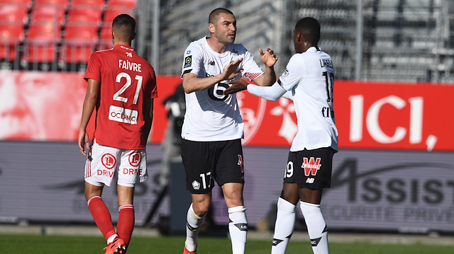 Burak Yılmaz gol sevincini takım arkadaşlarıyla yaşadı.