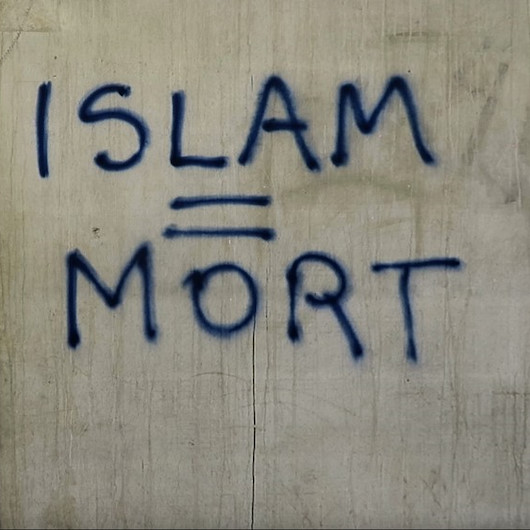 Pariste Türk derneğine alçak saldırı: Duvara İslam=Mort (ölüm) yazısı yazıldı