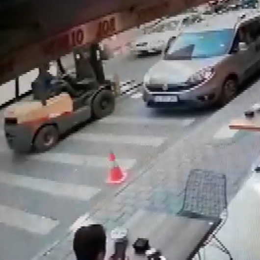 Trafiğe çıkması yasak olan forkliftle 9 yaşındaki kıza çarptı