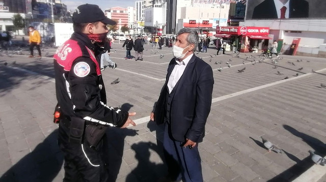 Bursa'da açık havada sigara içmenin cezası 900 TL oldu. 