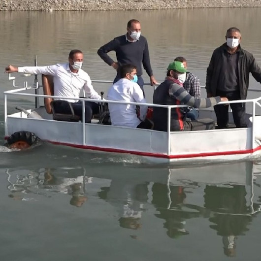 Batmanlı sondaj ustası hem karada hem suda gidebilen kayık geliştirdi