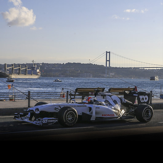 F1 araçları İstanbul sokaklarında
