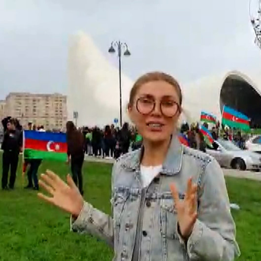 Şarkıcı Doğuşun Azerbaycanlı gazeteci eşinin zafer sevinci: Görmediğim köyüme gideceğim