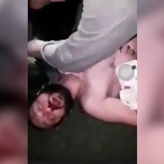 Karabağ anlaşması sonrası öfkeli kalabalık, Meclis Başkanı Ararat Mirzoyanı tekme tokat dövdü
