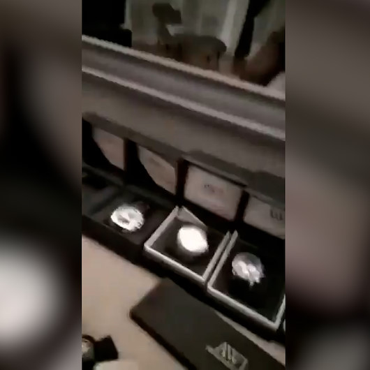 Paşinyanın konutunu basan eylemciler saat ve mücevherleri yağmaladı
