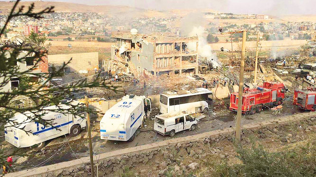12 şehit verilen Cizre katliamının planlayıcısı etkisiz hale getirildi. MİT operasyonuyla yurtdışında öldürülen PKK’lı Mesut Taşkın, hendek olaylarında güvenlik güçlerine karşı kullanılan patlayıcıları yurtiçine sokan teröristti.
(Cizre - 2016)