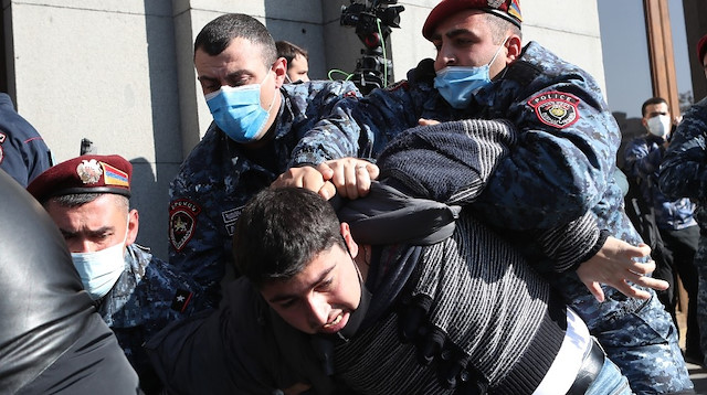 Tarihi hezimete uğrayan Ermenistan'da halk sokaklara döküldü: Çok sayıda gözaltı var