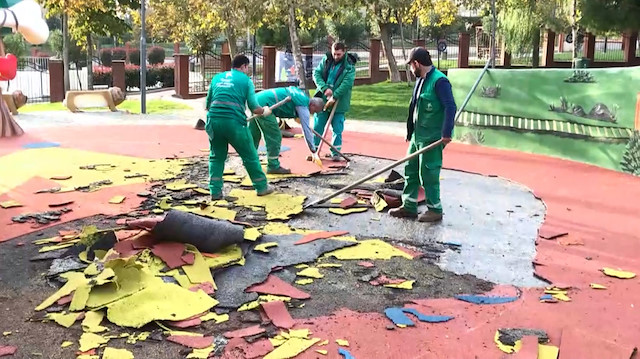 CHP'li belediyenin çocuk parkına resmettiği YPG sembolü söküldü