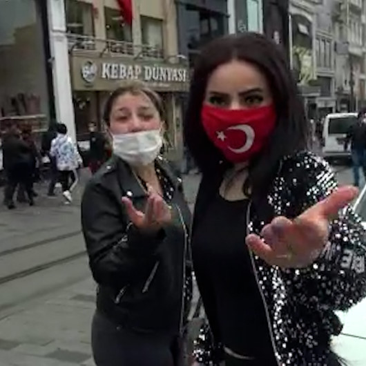 Taksimde maske takmadıkları için ceza yiyen kadınlar, gazetecilere saldırdı
