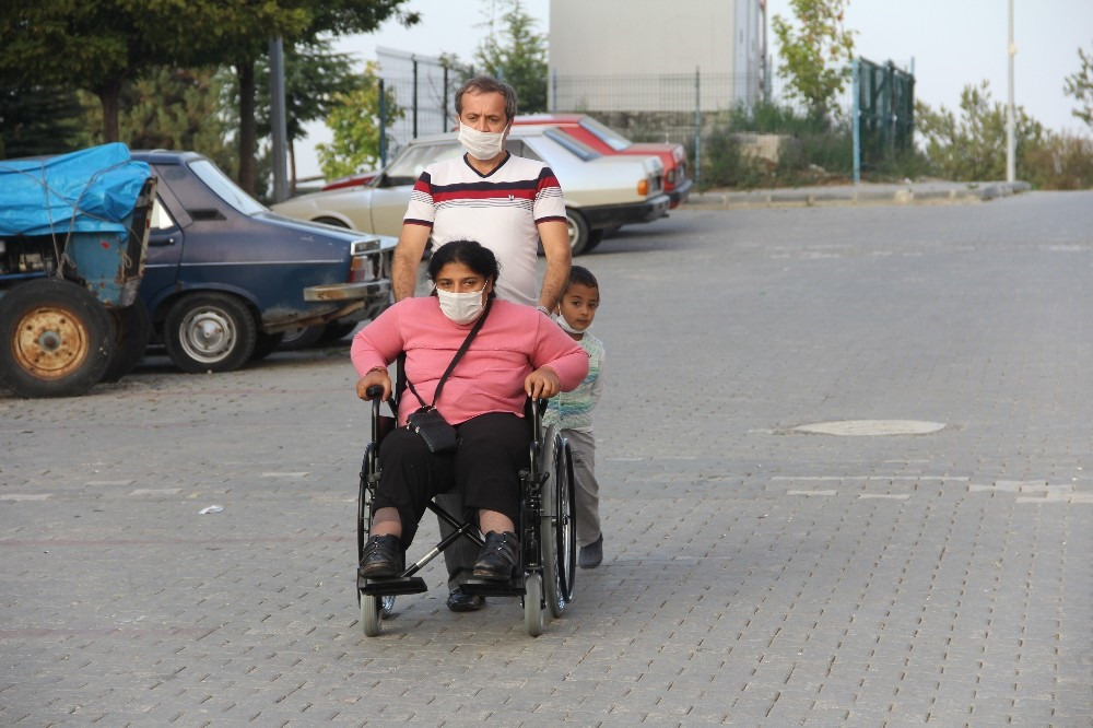Doktorlar, Erol’a hayatta kalabilmesi için son çare olarak ‘hamile’ kalması gerektiğini söyledi.
