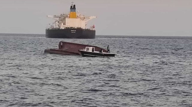 Adana'da tanker ile çarpışan tekne alabora oldu