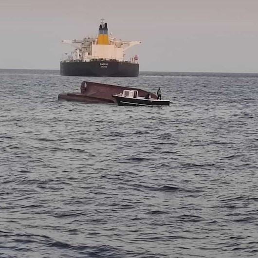 Adanada tanker ile çarpışan tekne alabora oldu