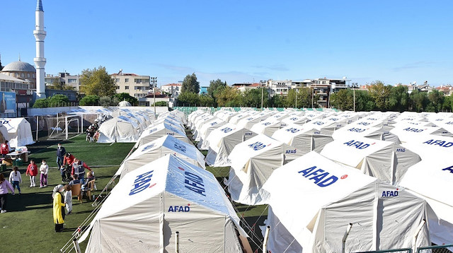 Deprem bölgesine binlerce çadır kuruldu.