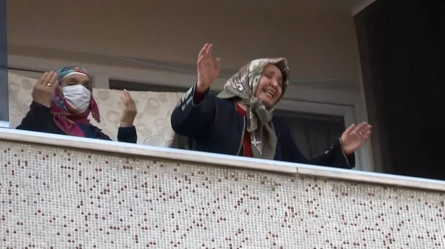 Bayrampaşa'da korkutan yangın: Kadın ve çocuklar camlara çıkarak yardım istedi