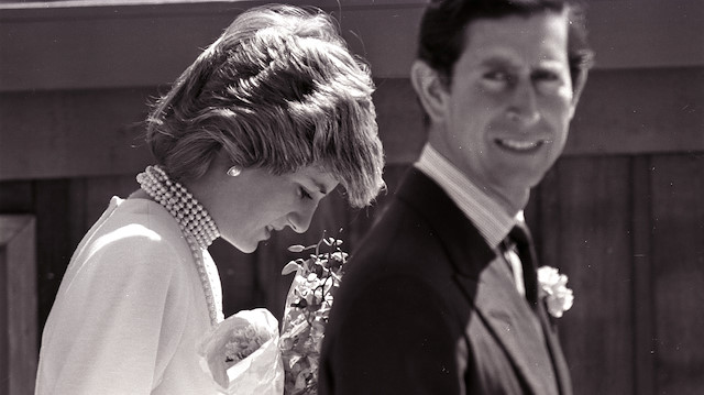 FILE PHOTO: Princess Diana bows her head following Prince Charles on a walk to the California Pavilion in Vancouver May 6, 1986. Inside the building Diana fainted and was attended to before leaving for their hotel suite. SCANNED FROM NEGATIVE. REUTERS/Mike Blake/File Photo


