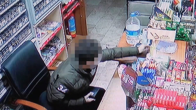 'Kalacak yerim yok' diyerek işe başladı, marketten bin TL çalıp kaçtı