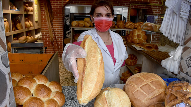 Edirne'de fırıncılar, zam kararı çıkmadan ekmeği 2 lira yaptı.