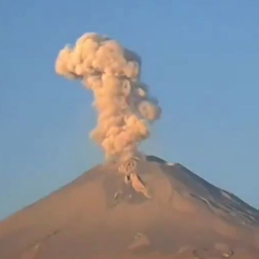 Meksikadaki Popocatépetl Yanardağının patlama anı kamerada