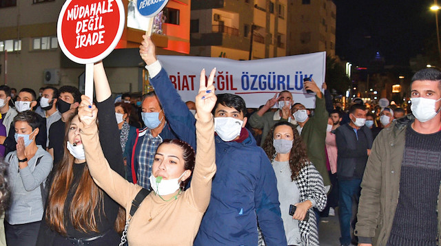 KKTC’de Rum ve Avrupa Birliği (AB) tezlerine yakın duran ve 18 Ekim’de Mustafa Akıncı’yı destekleyen yapılar, sivil itaatsizlik için düğmeye bastı.
