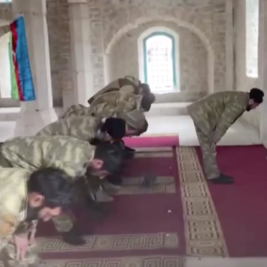 Şuşadaki tarihi Yukarı Gövher Ağa Camisinde 28 yıl aradan sonra cuma namazı kılındı
