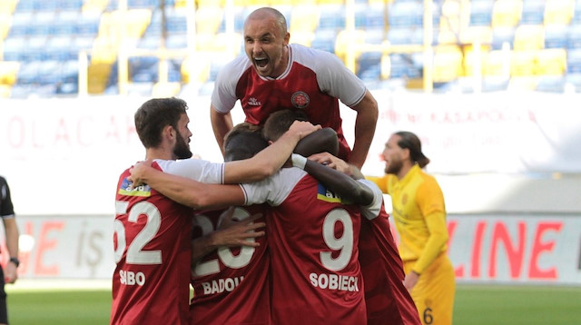 Karagümrük Süper Lig'de 5. sırada yer alıyor.