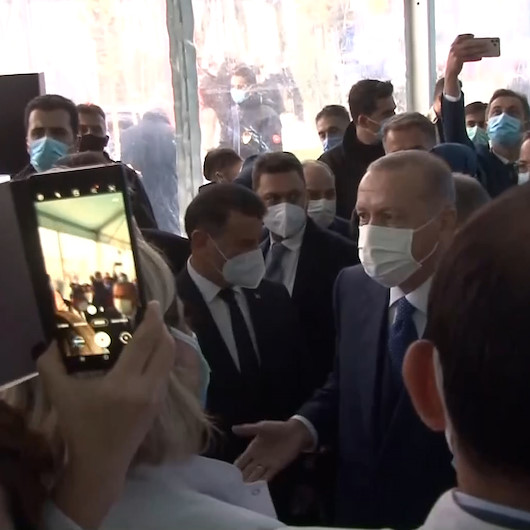 Cumhurbaşkanı Erdoğan, Tekirdağ Şehir Hastanesinin açılışında sağlık çalışanlarıyla sohbet etti