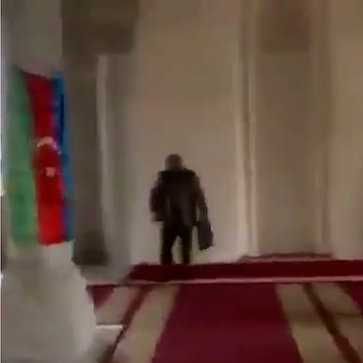 Şuşada 27 sene sonra ilk namazı kılan Azerbaycan askeri: Allah’ıma hamdolsun bugünleri gösterdiği için