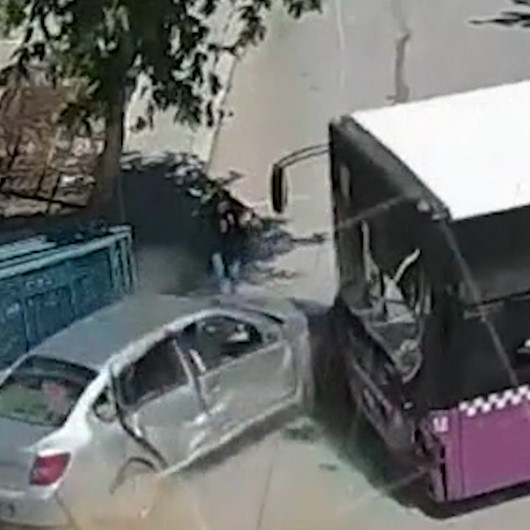 Genç kadın kazadan saniyelerle kurtuldu