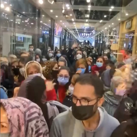 İranda pandemi günlerinde izdihama yol açan iş yeri kapatıldı