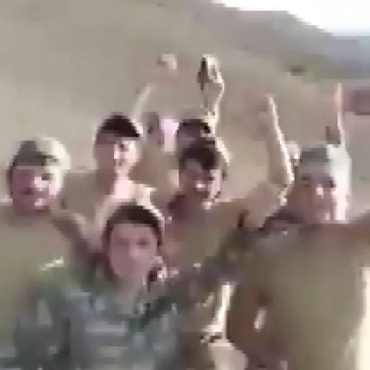 Azerbaycan askerleri Dağlık Karabağda Sarı Gelin türküsünü seslendirdi