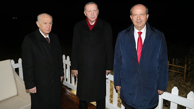 Cumhurbaşkanı Erdoğan, KKTC Cumhurbaşkanı Tatar ve MHP lideri Devlet Bahçeli Maraş'ı ziyaret etti. 