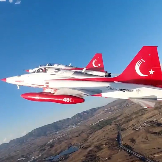 Milli Savunma Bakanlığı paylaştı: Türk Yıldızlarından KKTCde nefes kesen gösteri