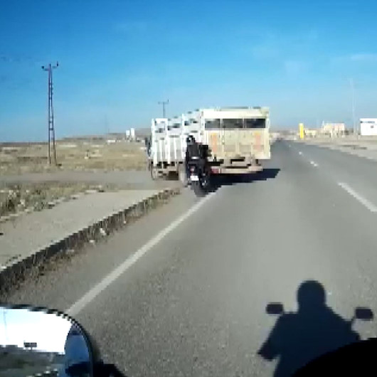 Arkadaşının kaza anını kask kamerasıyla anbean kaydetti: Yaralanan polis memurunun durumu ciddiyetini koruyor